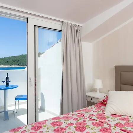 Luxury Bellavista Amazing Sea Holidays With Private Beach & Parking Milna  Exterior photo